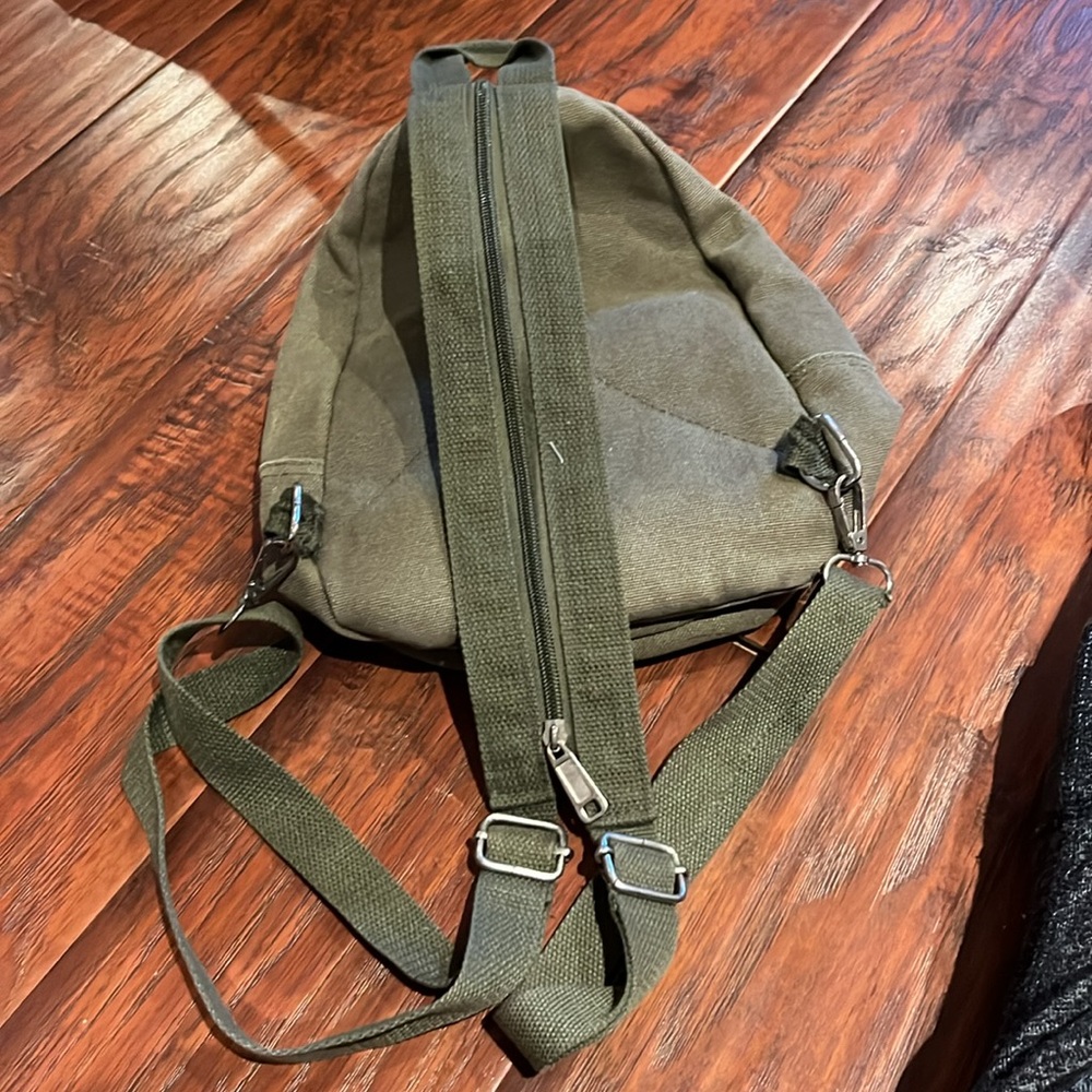 Cute mini green backpack - Picture 4 of 5
